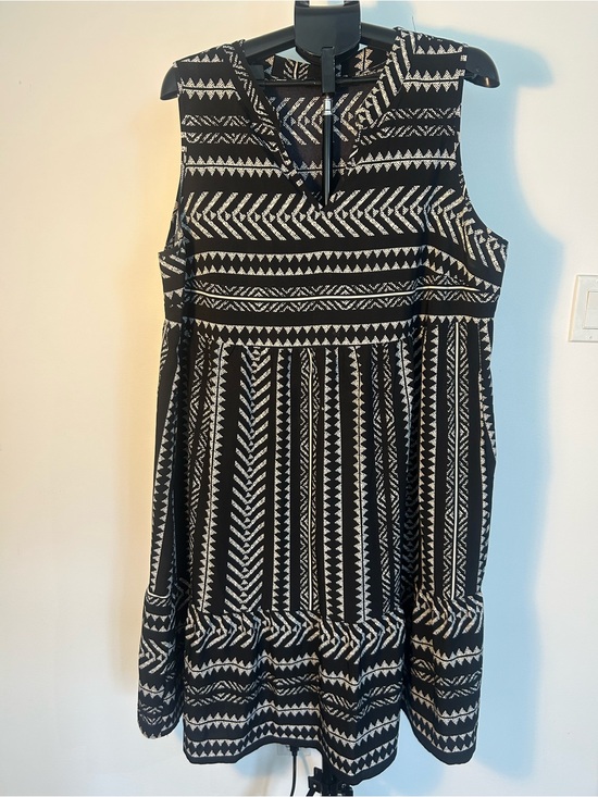 BloomChic Dresses & Skirts - Bloomchic - Geometric Dress (size 18)